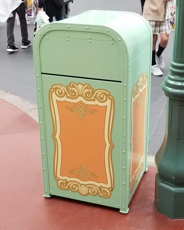 ディズニーのゴミ箱、全部集めてみた。【ディズニーランド編